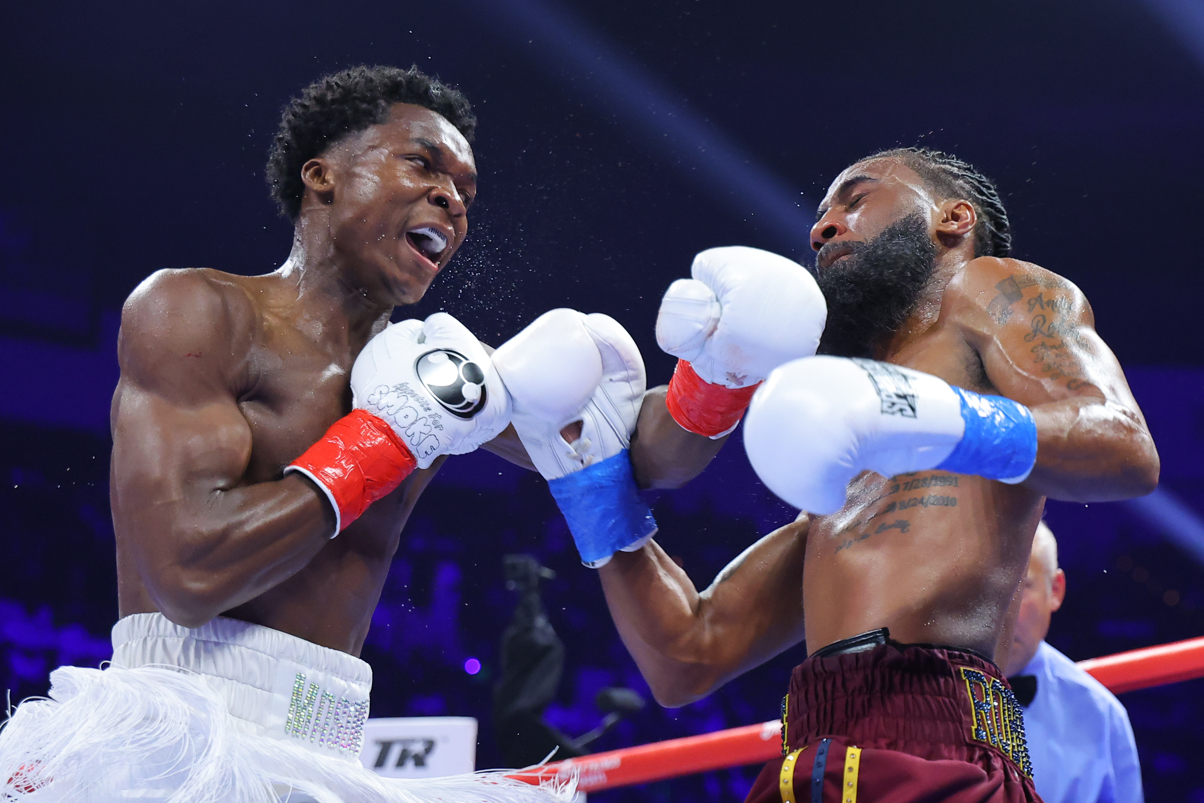 Abdullah Mason Stops Albert Bell in Cleveland Homecoming