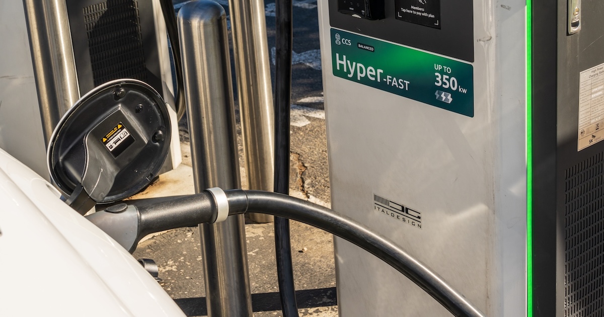 Record High: Electric Vehicle Sales Hit 438,000 in Q3 as Buyers Rushed to Beat Expiring Incentives Record High: Electric Vehicle Sales Hit 438,000 in Q3 as Buyers Rushed to Beat Expiring Incentives