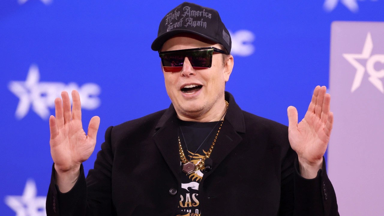 Musk threatens European airline takeover after CEO calls him an idiot in internet spat