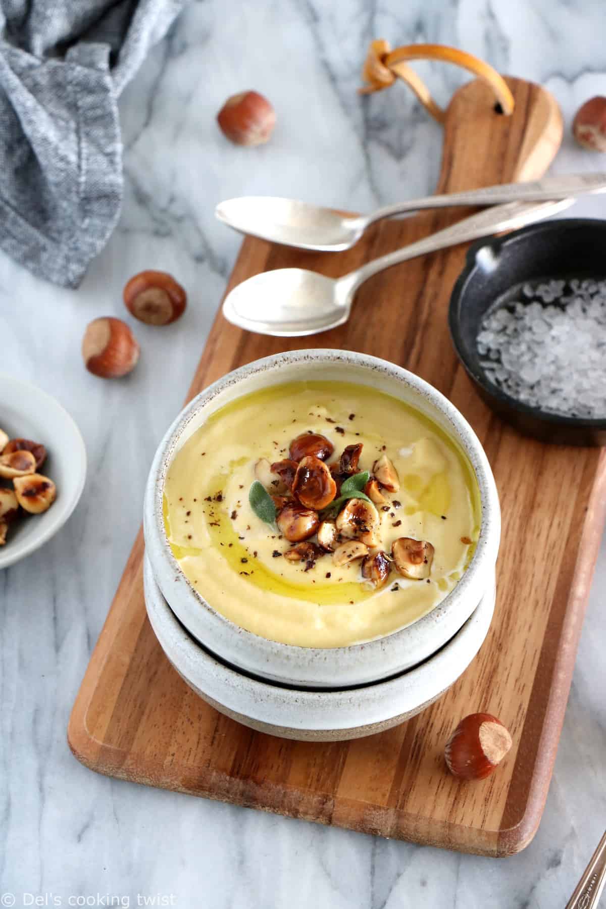 Velouté de panais aux pommes et noisettes grillées - Del’s cooking twist