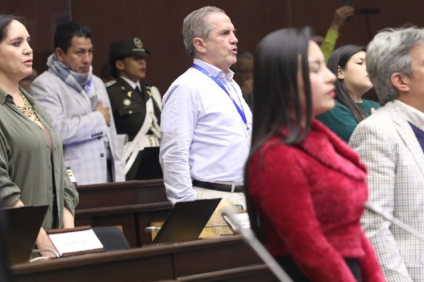 Revolución Ciudadana muestra fracturas internas tras fallida oposición a la Ley de Solidaridad Nacional