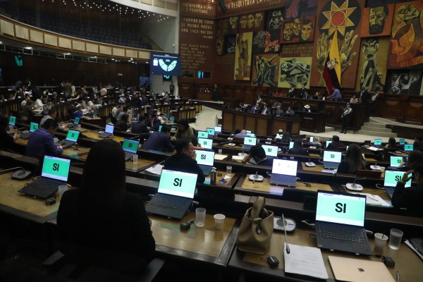 Asamblea se allana a objeciones presidenciales y envía texto al Registro Oficial