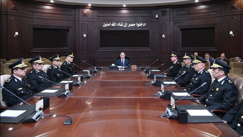 وزير الداخلية يراجع خطط تأمين احتفالات عيد الفطر مع مساعديه وزير الداخلية يراجع خطط تأمين احتفالات عيد الفطر مع مساعديه