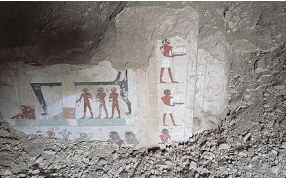 Arqueólogos egipcios desentierran tumbas milenarias cerca del Valle de los Reyes