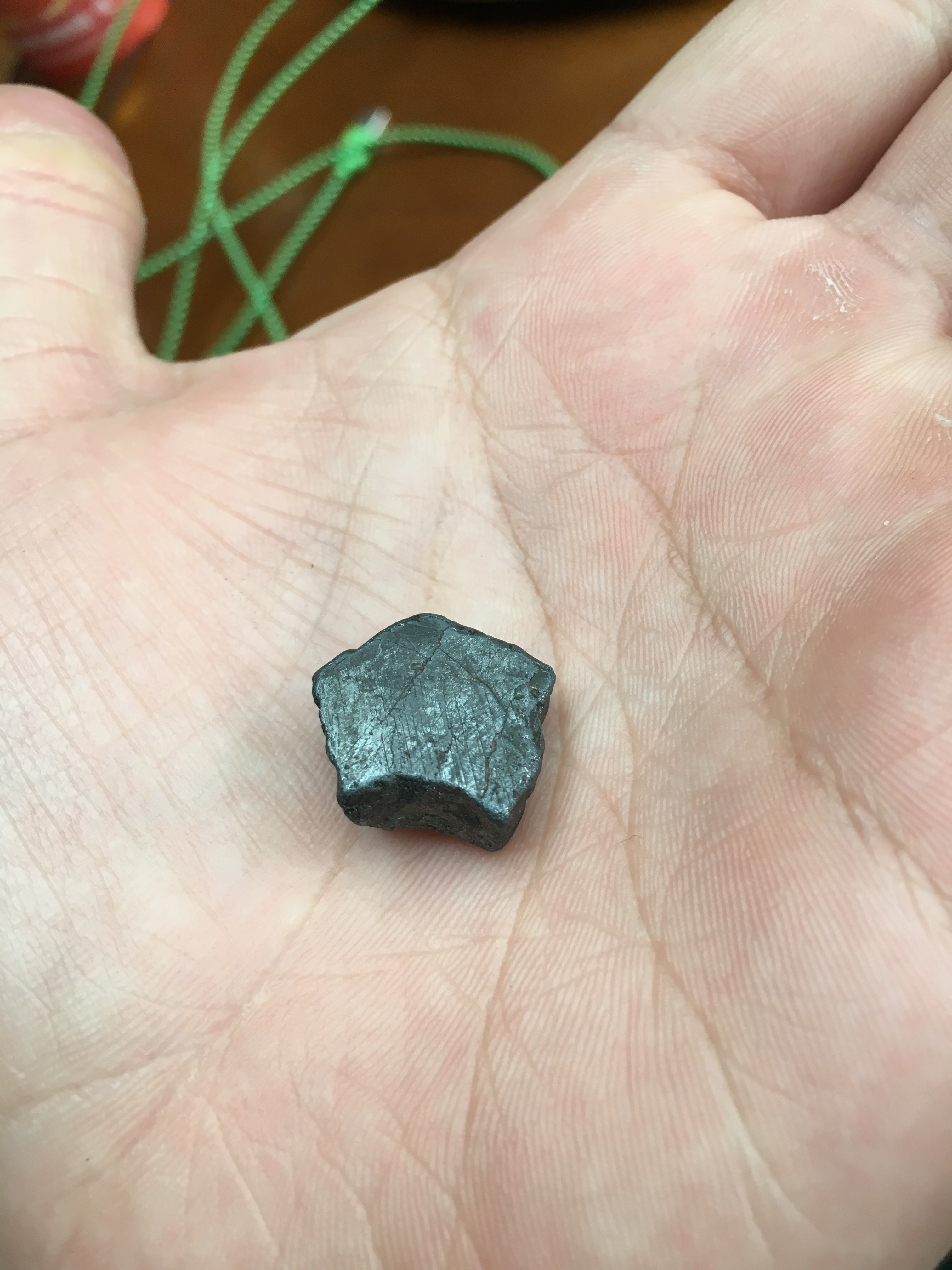 Diamant noir ou minéral ? - Demandes d' identification de minéraux -  Géoforum