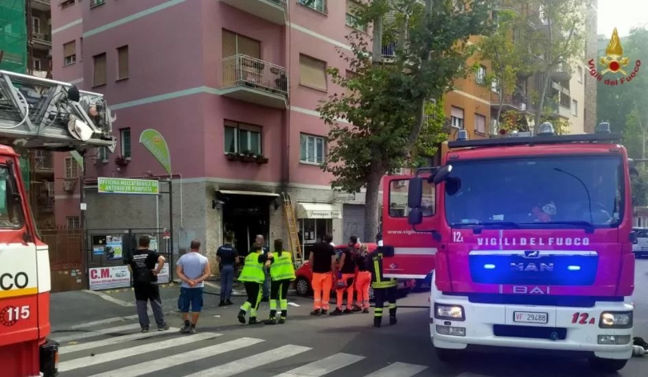 Terrore A Roma: Le Fiamme Invadono Il Negozio In Pieno Giorno (Foto) 550_x_944_jpg