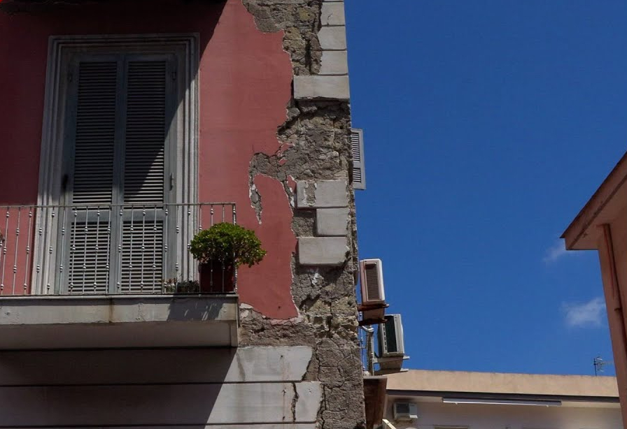 Edilizia, dal 1° settembre le domande di contributo per gli alloggi danneggiati dei Campi Flegrei