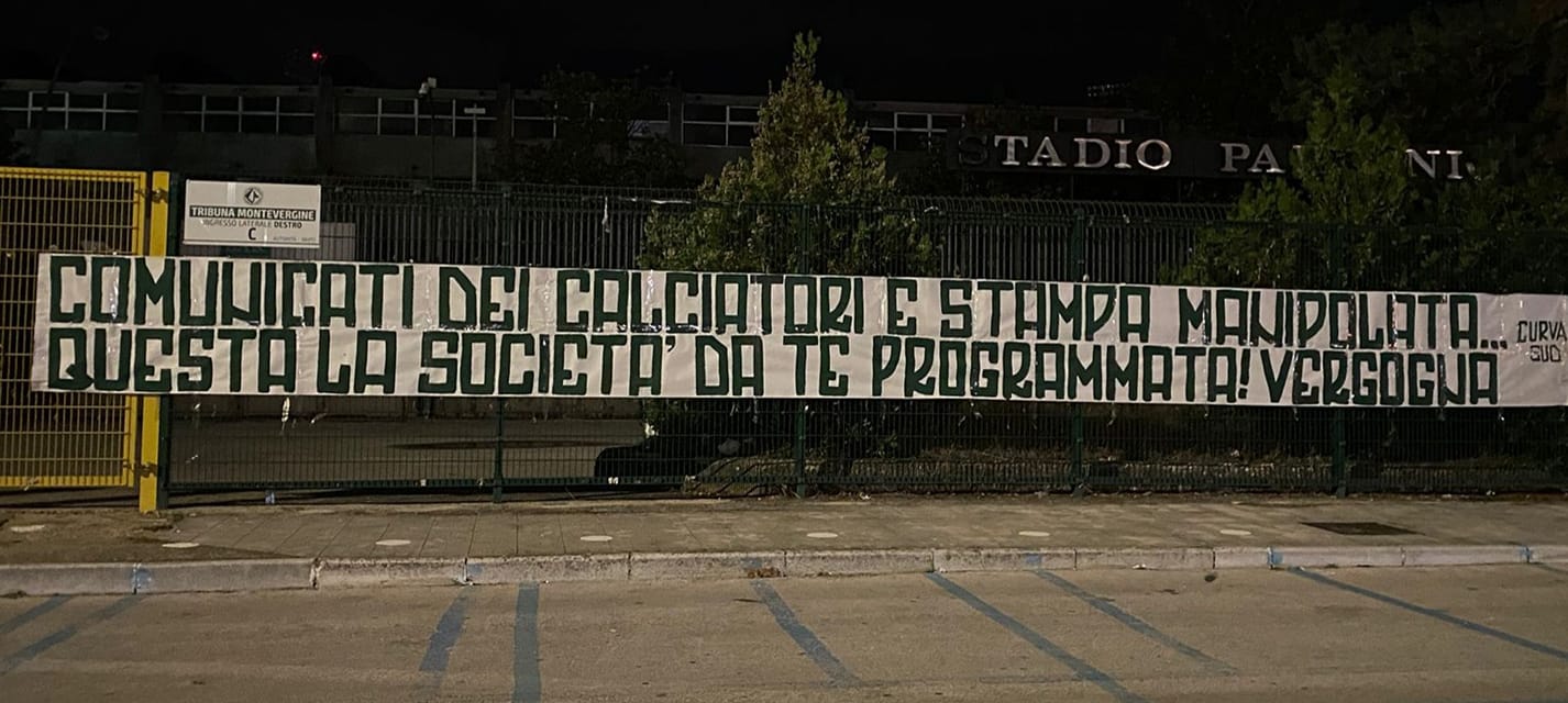 Comunicati Dei Calciatori E Stampa Manipolata": Avellino, Duro Striscione Della Curva Sud 640_x_1426_jpg