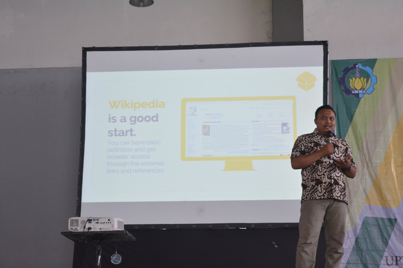 Bahasa Inggris Penting untuk Komunikasi Bisnis - ITS News