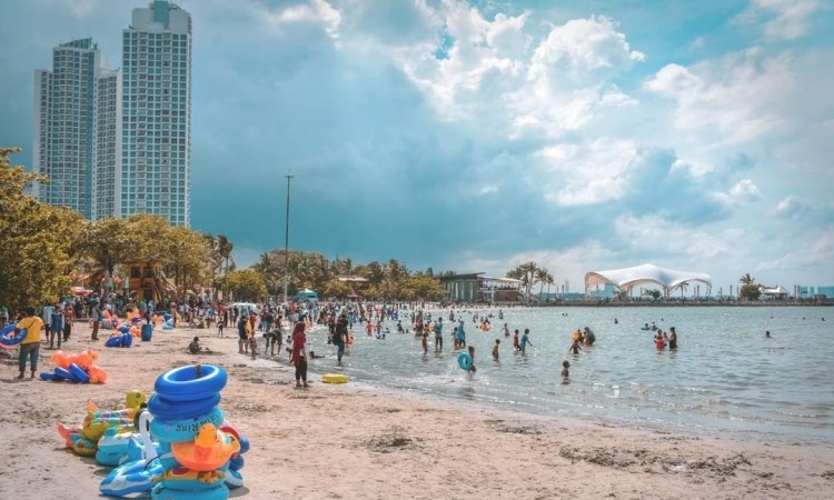 11 Wisata Pantai Terhits di Jakarta yang Wajib Anda Kunjungi - Java Travel