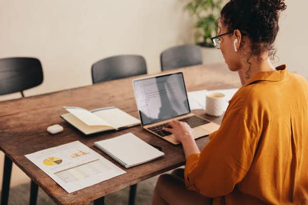 Smart Working Nel 2022: Quali Sono I Migliori Lavori? - Jobiri 400_x_600_jpg
