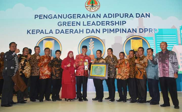 Pertama kalinya di Sumatera, Padang Raih Piala Adipura Kategori Kota Besar