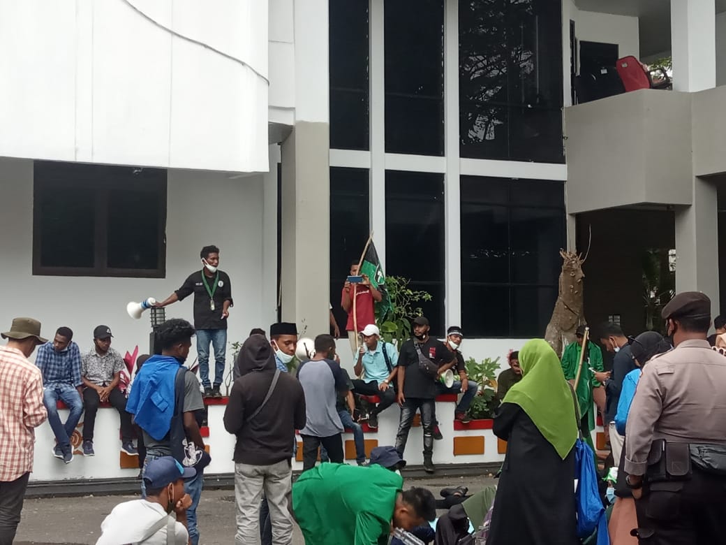 HMI Minta DPRD Ambon Tanda Tangan Tolak UU Ciptaker – Kabartimurnews.com