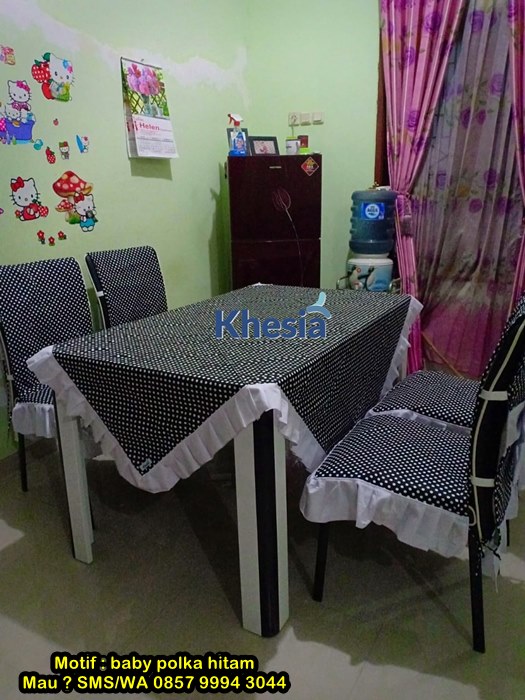 Cantik Banget, Taplak Meja Makan Satu Set Khesia Buat Bunda Khomariyah