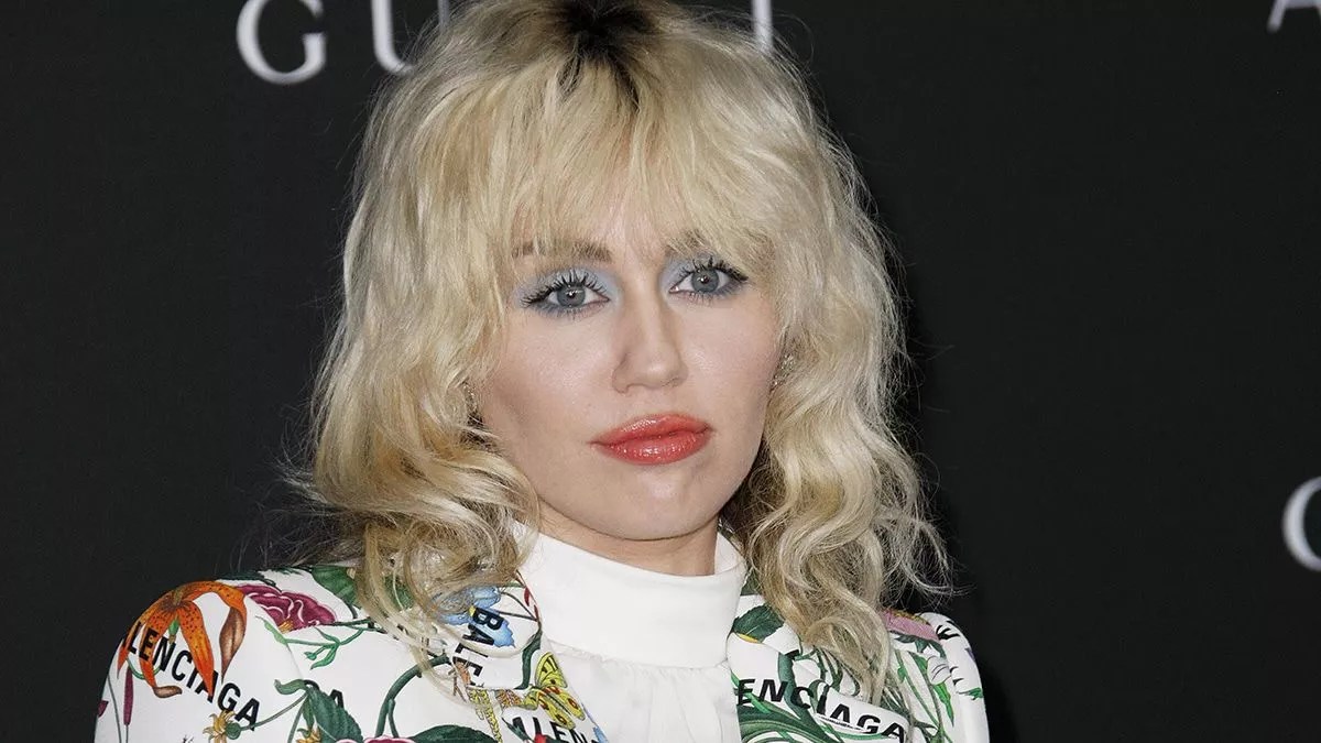 Miley Cyrus: Schräges Freundschaftstattoo Mit Pete Davidson 675_x_1200_jpg