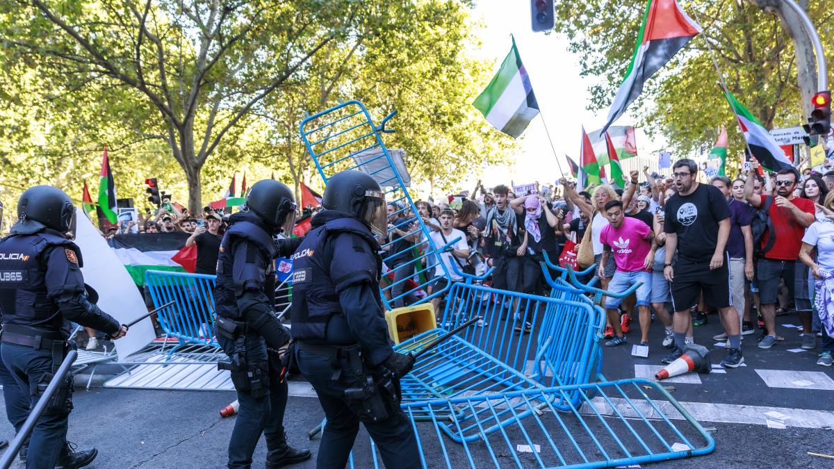 Explore Brynn Woods Lesbian Adventures