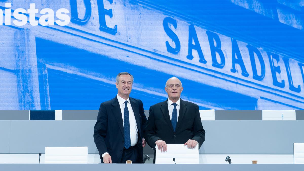El Sabadell pide al BBVA que detalle el impacto en sinergias y dividendos de la decisión del Gobierno El Sabadell pide al BBVA que detalle el impacto en sinergias y dividendos de la decisión del Gobierno