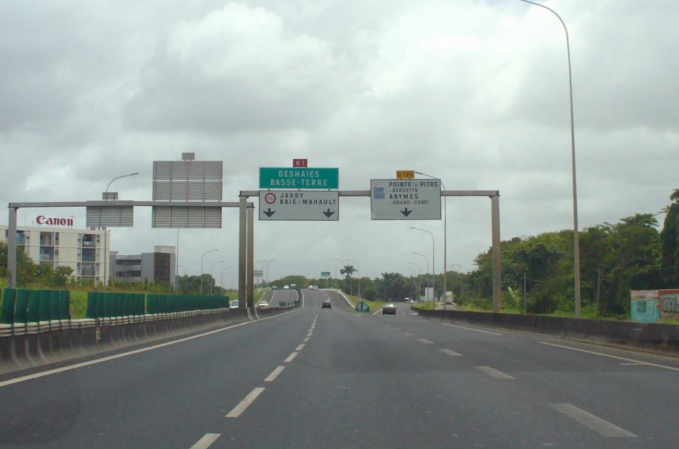 COMMENT SE DEPLACER EN VOITURE EN GUADELOUPE ? - Le lagon Bleu
