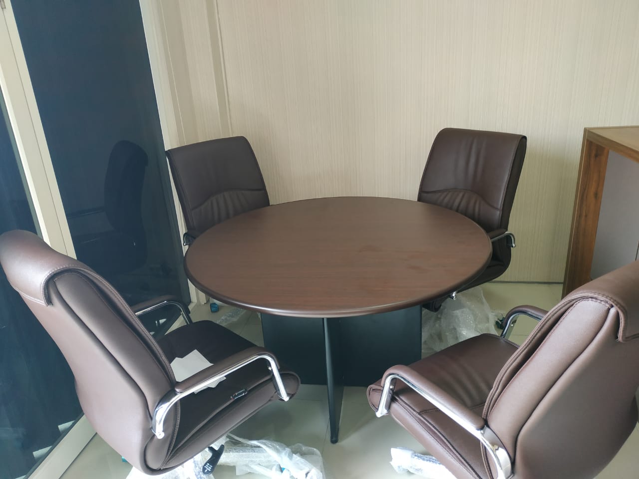 3 Jenis Pilihan Meja Meeting Terbaik | Meja Kantor Uno Surabaya |  081391715330