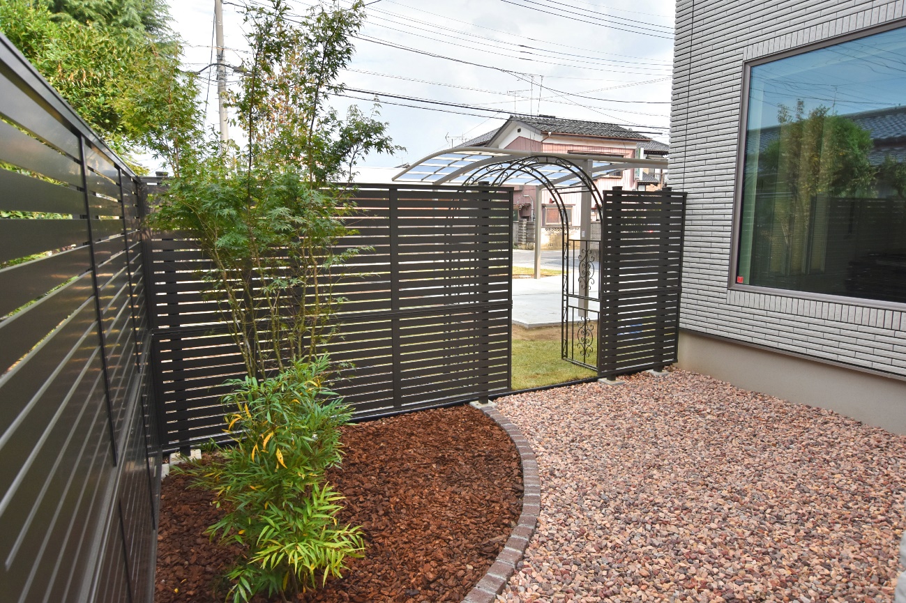 土の庭をどうにかしたい⇒おしゃれガーデンにするアイデア | ミモザガーデン