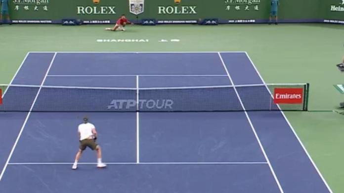 <div>El puntazo de Djokovic en Shanghai que está dando la vuelta al mundo: 