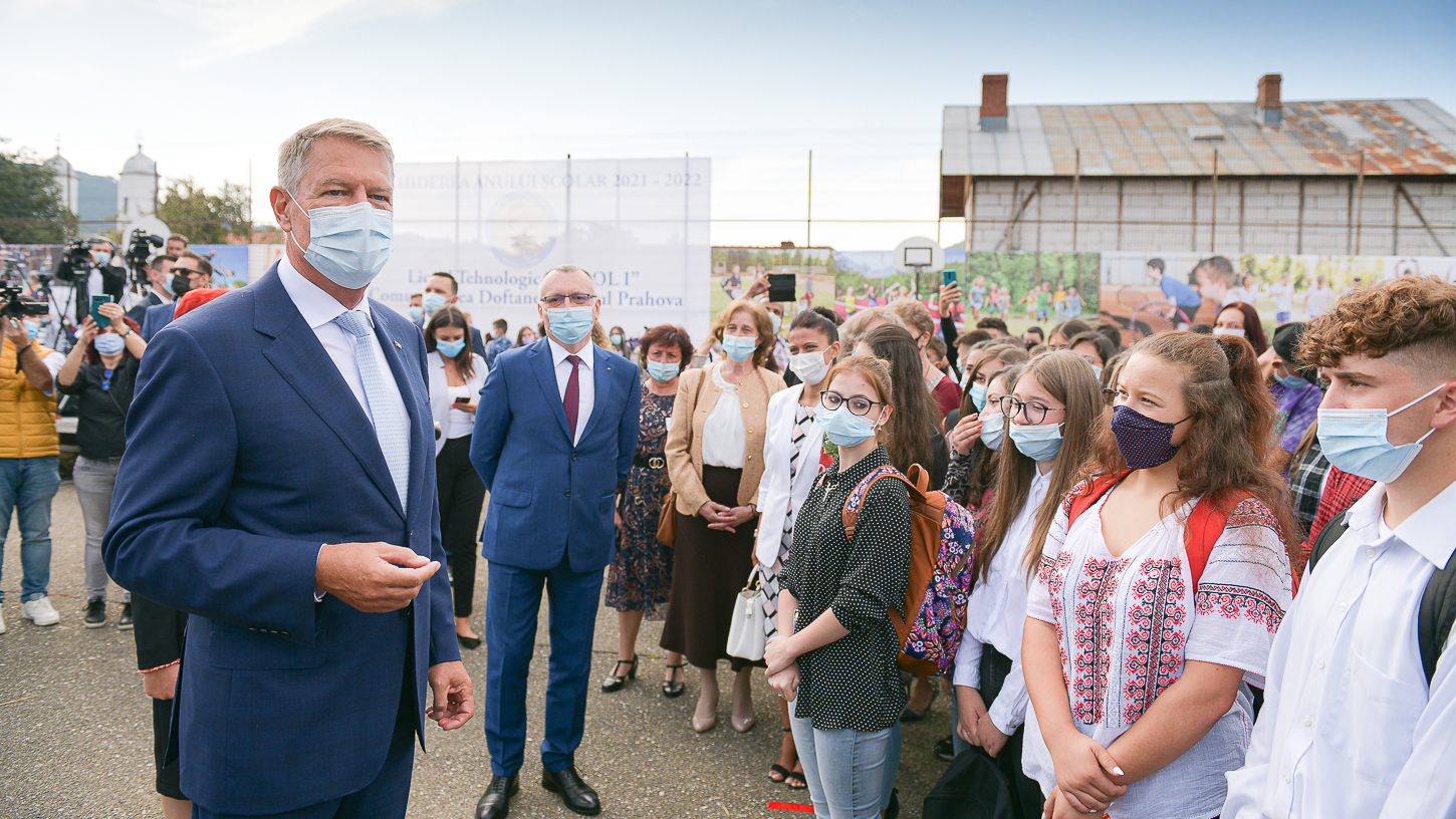 New School Year Begins In Romania With Physical Attendance In Most Schools But With Special Measures In Place 99 7 Of The Almost 3 Million Pupils And Preschoolers Can Study In Person Nine