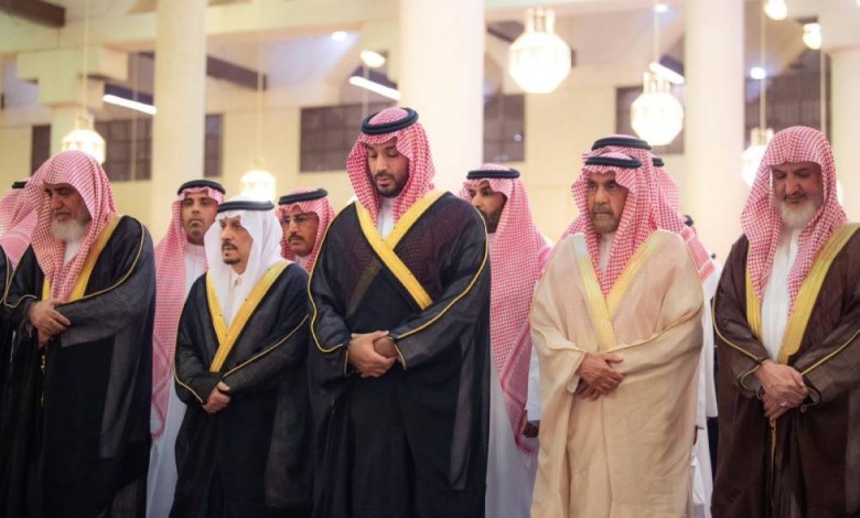 ولي العهد يؤدي صلاة الميت على آل الشيخ – أخبار السعودية – كورا نيو ولي العهد يؤدي صلاة الميت على آل الشيخ – أخبار السعودية – كورا نيو
