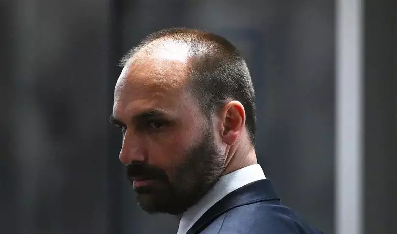 Eduardo Bolsonaro se coloca como “plano B” para concorrer à Presidência em 2026