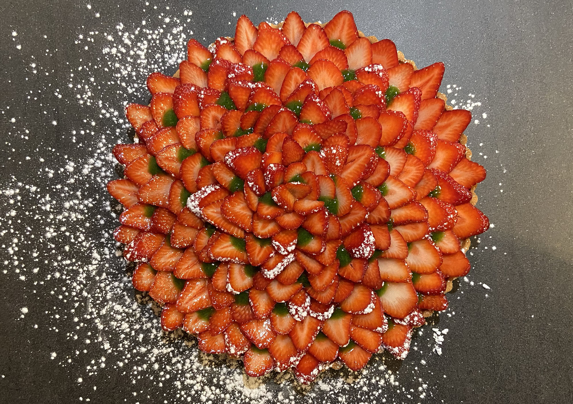 La tarte aux fraises et son gel de persil du Chef Thomas Danigo -  PalaceScope - Magazine Lifestyle, mode, art et création à Paris