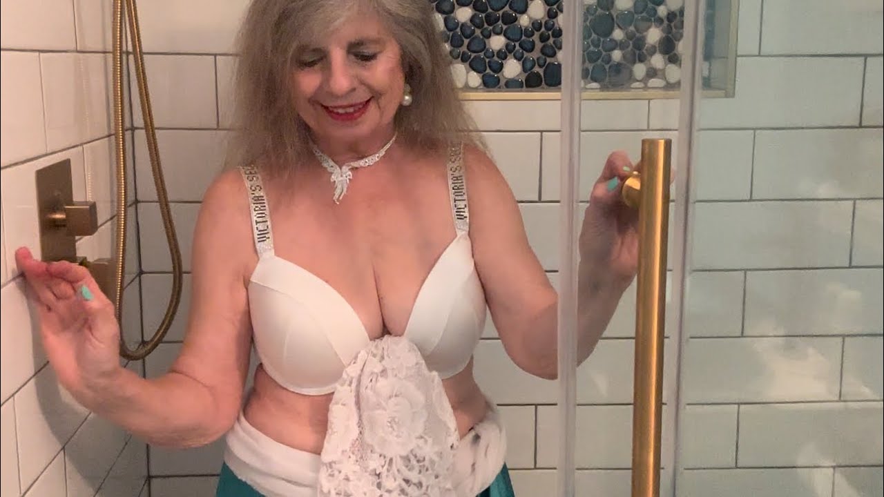 Christina vakas nude