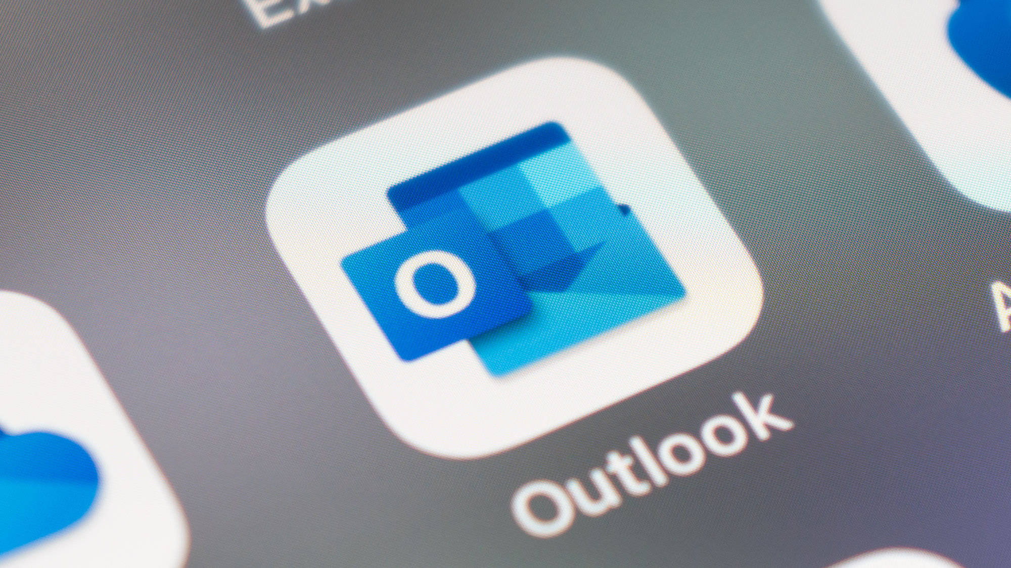 Microsoft’s new Outlook now supports offline email attachments