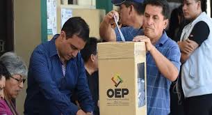 Cerca de 8 millones de bolivianos acuden a las urnas para elegir a su nuevo presidente