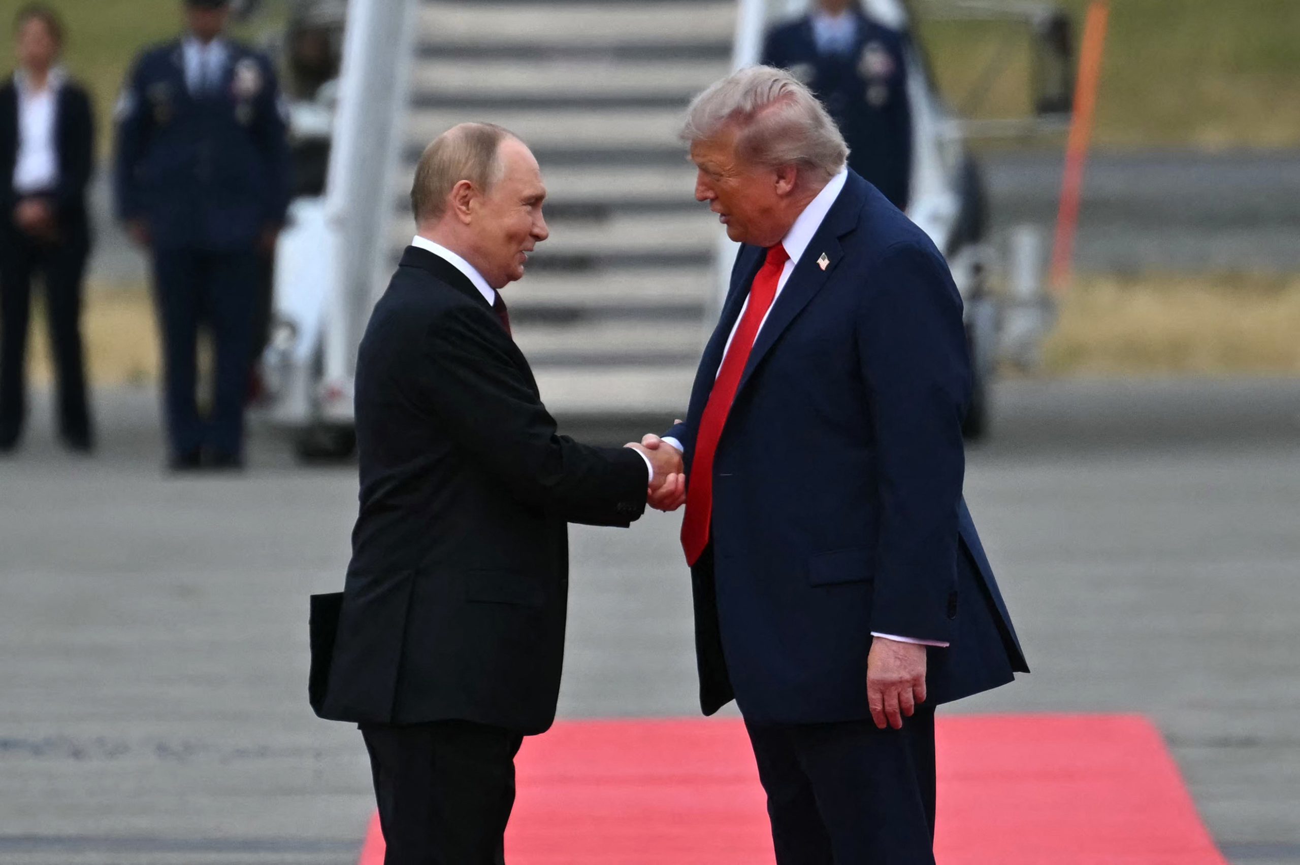 Trump y Putin se reúnen en Alaska en una cumbre clave que decidirá el futuro de la guerra en Ucrania
