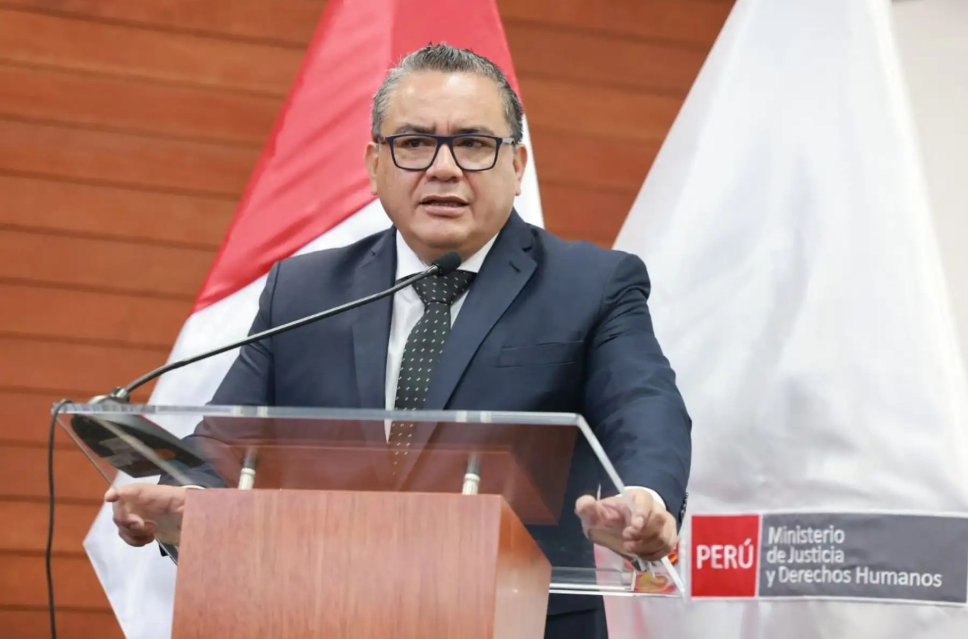 Ministro de Justicia renunció: Santiváñez deja el cargo a 48 horas de que el Congreso debatiera su censura Ministro de Justicia renunció: Santiváñez deja el cargo a 48 horas de que el Congreso debatiera su censura