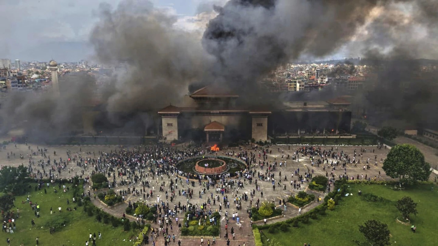 Caos en Nepal: 51 muertos y 12.500 presos escapados tras violentas manifestaciones