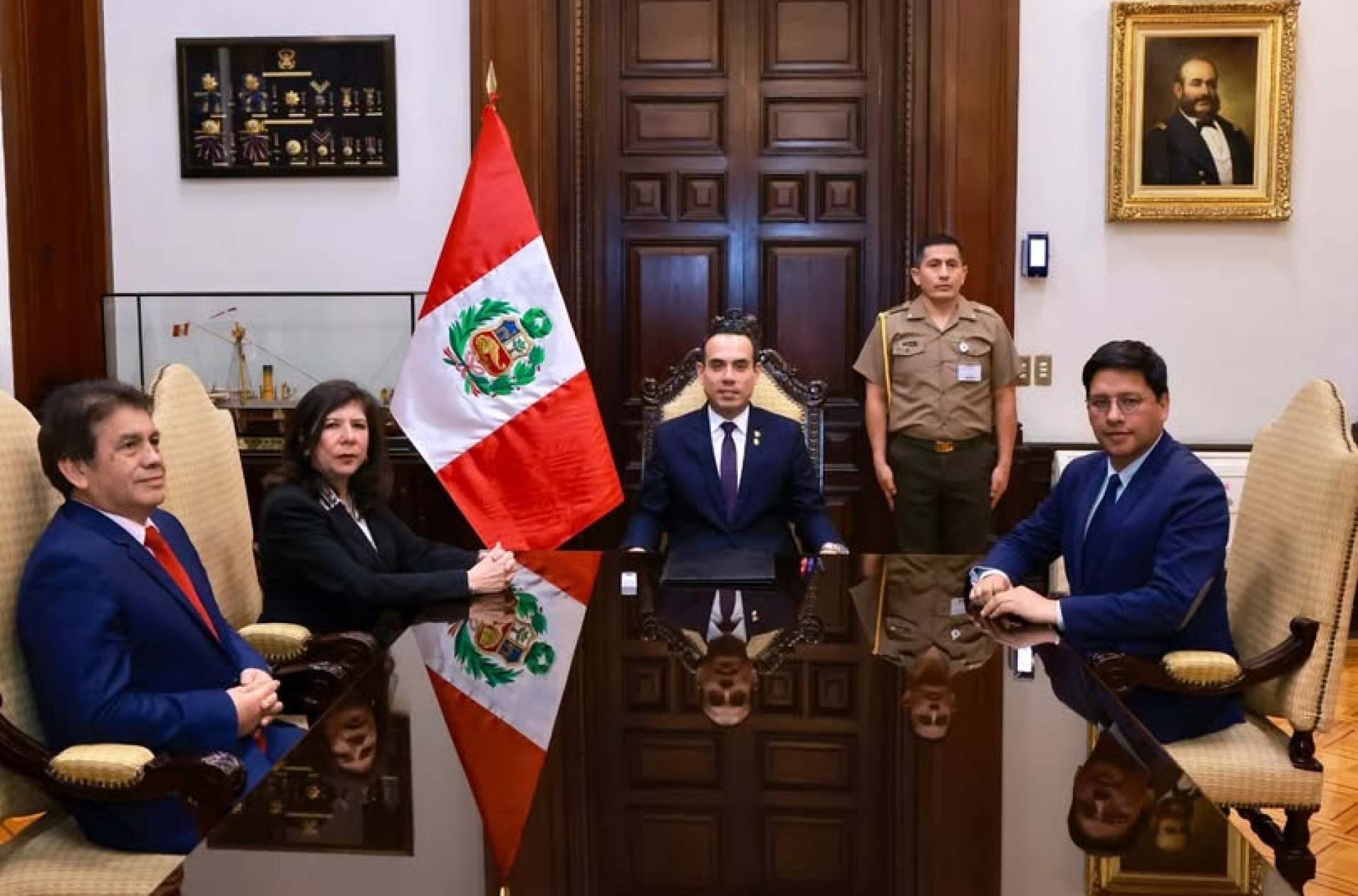 Presidente Jerí se reunió con Janet Tello y José Gálvez Presidente Jerí se reunió con Janet Tello y José Gálvez