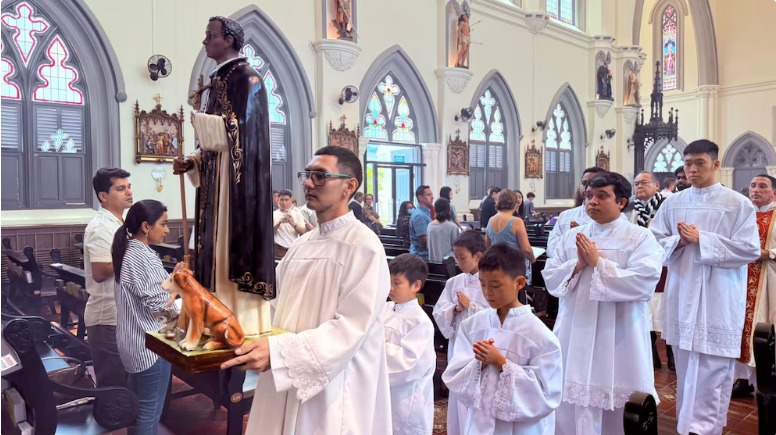 Figura de San Martín de Porres se unió a templo histórico de Singapur –