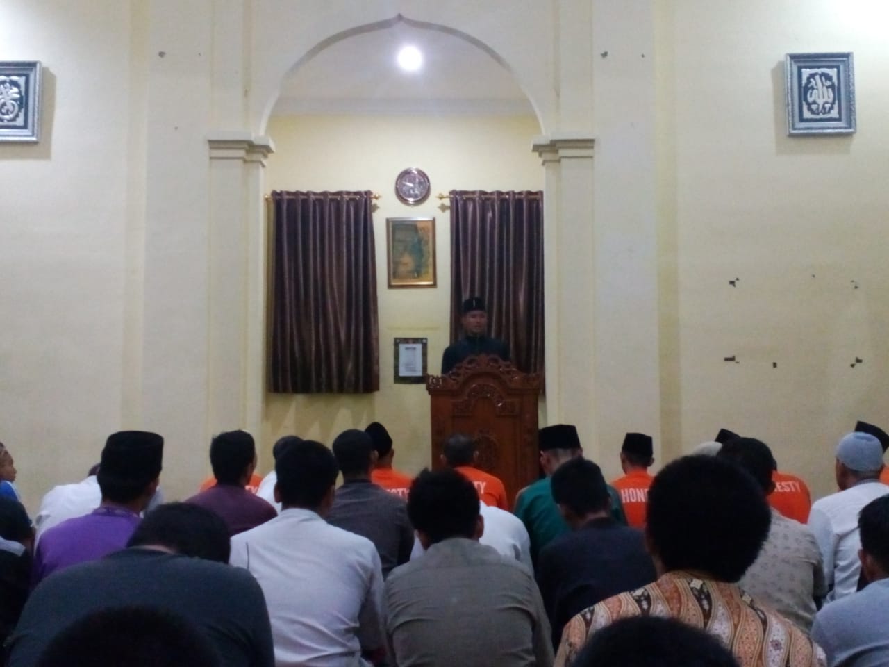 SANTRI SMA IT IMAM SYAFI&rsquo;I MENJADI IMAM DAN PENCERAMAH DI MUSHALLA BNN  KEPRI - PPIT Imam Syafii