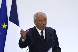 Francuska: Premijer uverava opoziciju da će vlada pretrpeti aktuelnu političku krizu