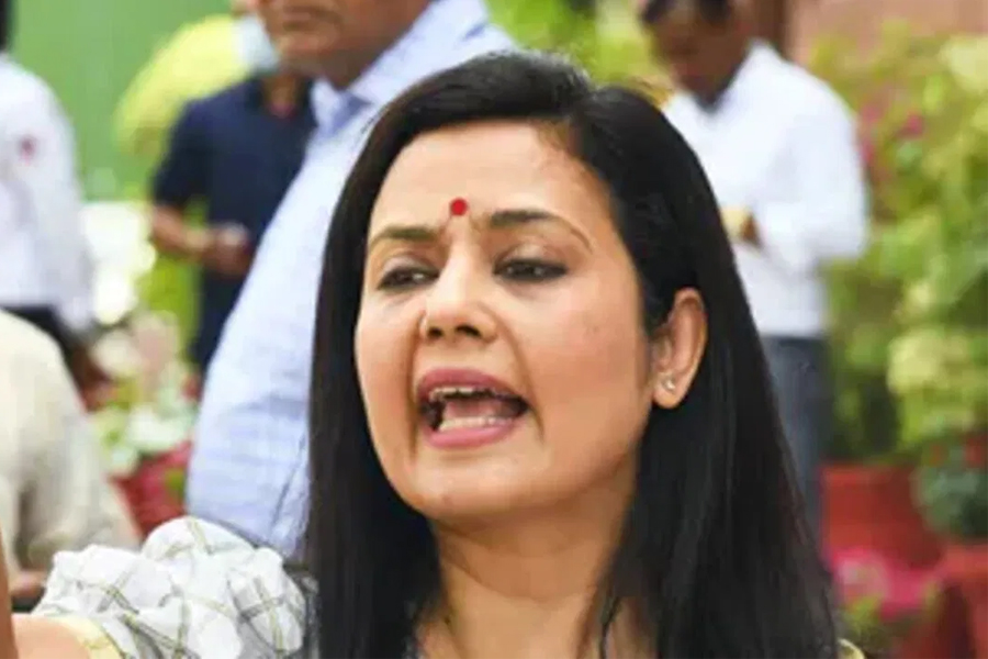 গুগলে বিকৃত অনুবাদ! শাহকে আপত্তিকর মন্তব্যে FIR নিয়ে ছত্তিশগড় পুলিশকে ‘মূর্খ’ তোপ মহুয়ার