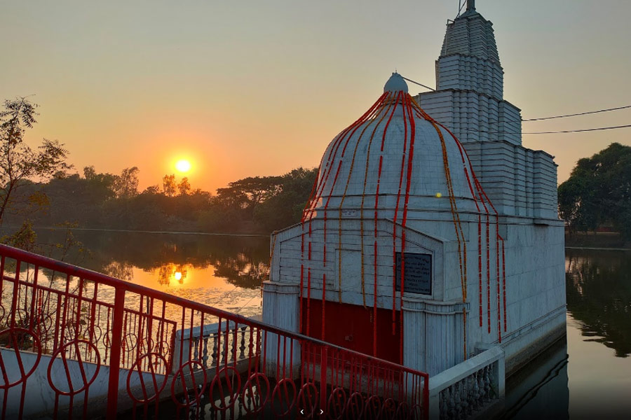 বৃদ্ধ শাঁখারির কাছে শাঁখা পরেছিলেন স্বয়ং দেবী যোগাদ্যা! এই সতীপীঠের কাহিনি গায়ে কাঁটা দেবে