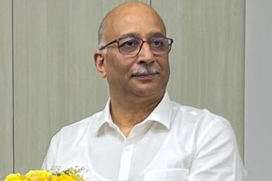 ৪ আধিকারিকের বিরুদ্ধে ব্যবস্থা নিতেই হবে, পন্থকে দিল্লিতে ডেকে ‘প্রবল চাপ’ কমিশনের