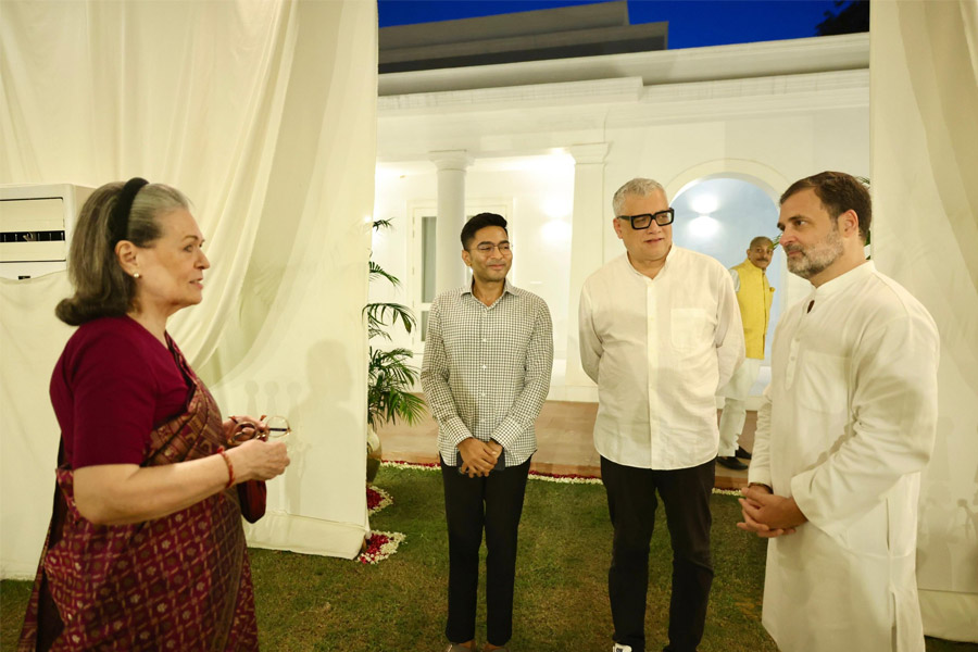 কংগ্রেসকে বাড়তি গুরুত্ব নয়, বিহারে রাহুলের সভায় প্রতিনিধি পাঠিয়েও বুঝিয়ে দিচ্ছে তৃণমূল