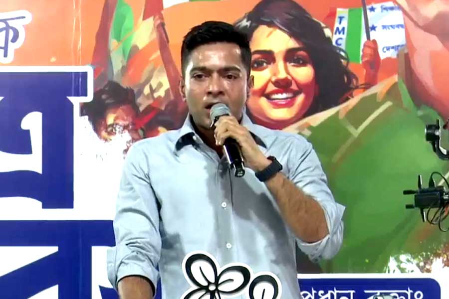 ‘বাংলার মানুষ সহ্য করবে না, জনতা জবাব দেবে’, সোনালি বিবি ইস্যুতে বিজেপির বিরুদ্ধে হুঙ্কার অভিষেকের