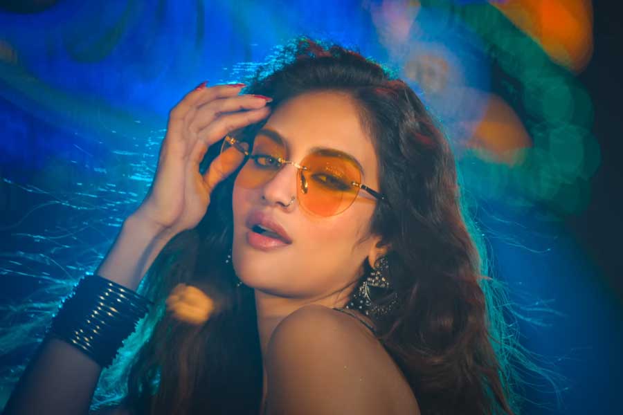 ‘আমার সিগন্যালে দাঁড়িয়ে যায়’…, ‘রক্তবীজ ২’র আইটেম সংয়ে মোহময়ী নুসরত