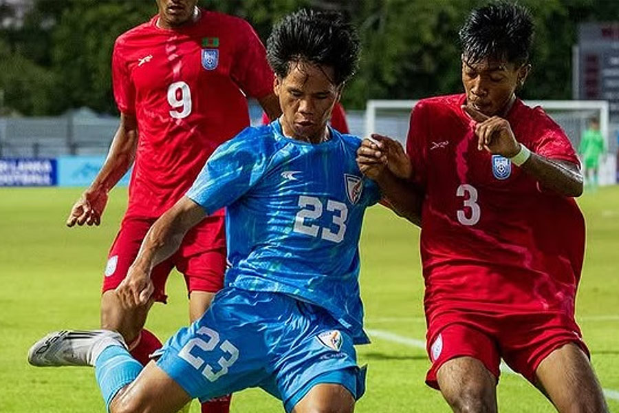 রুদ্ধশ্বাস ফাইনালে বাজিমাত, বাংলাদেশকে হারিয়ে অনূর্ধ্ব-১৭ সাফ চ্যাম্পিয়ন ভারত
