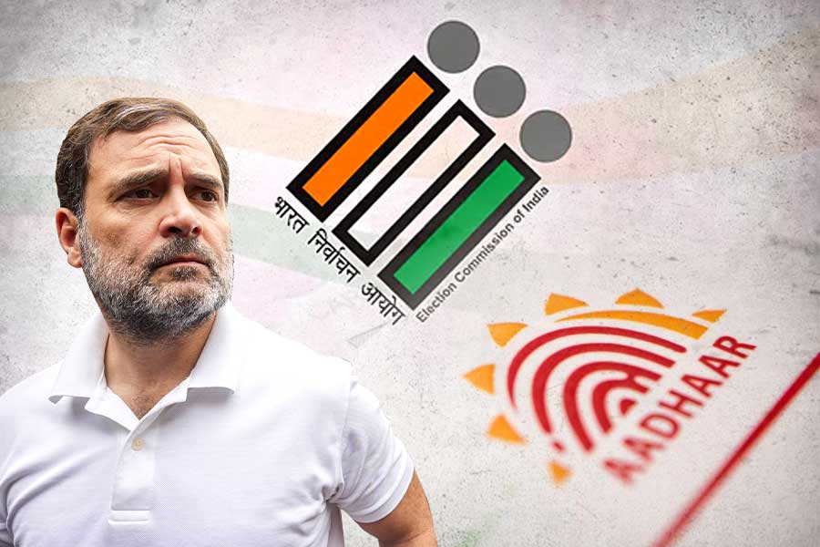 রাহুলের অভিযোগে নয়, আগেই ভোটার মোছা নিয়ে কড়া নিয়মের ভাবনা ছিল, দাবি কমিশনের