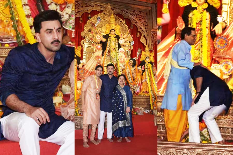 পুরোহিতের পায়ে হাত দিয়ে প্রণাম, মুম্বইয়ে মা দুর্গার অকালবোধনে পর্দার ‘রাম’ রণবীর কাপুর