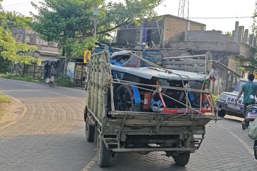অষ্টমীর আনন্দে শোকের ছায়া! বাসন্তীতে পথদুর্ঘটনা মৃত ১, গুরুতর জখম বেশ কয়েকজন