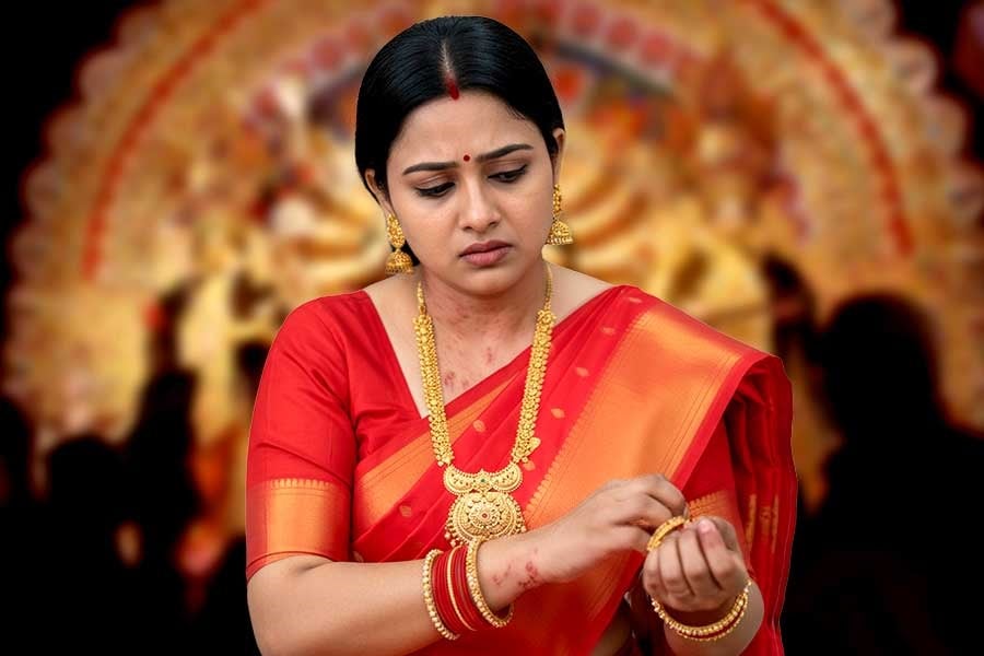 পুজোয় গয়না পরে হাতে-গায়ে অ্যালার্জি? জেনে নিন রেহাই পাওয়ার উপায়